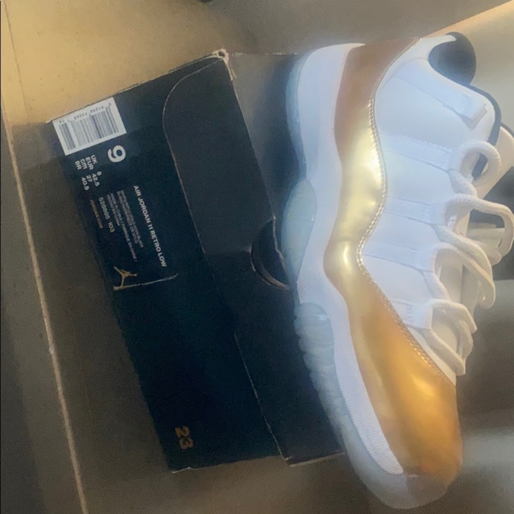 White and Gold 11’s